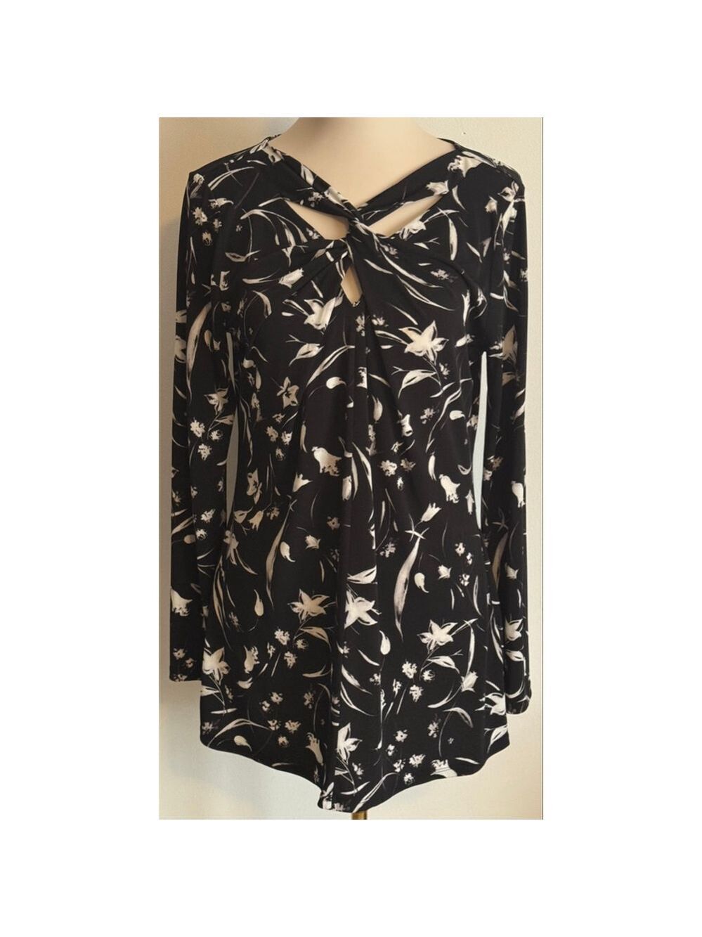 Women's White House Black Market Long Sleeve Top M Black White Floral